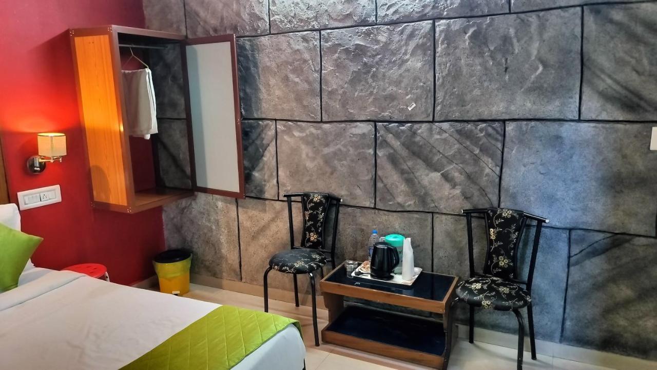 Achus Holidays مونار المظهر الخارجي الصورة